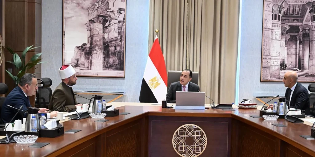 رئيس الوزراء يستعرض محاور النقاش المقترحة خلال جلستي التعليم والثقافة