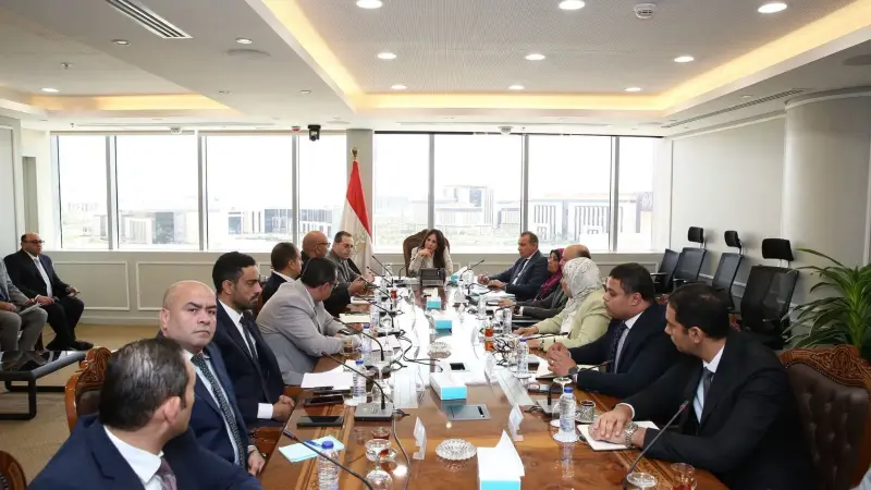 وزيرة الإسكان تبحث تعظيم الاستفادة من الأصول العقارية لهيئة المجتمعات العمرانية الجديدة