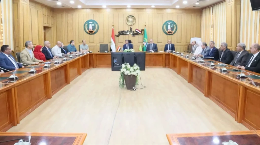محافظ المنوفية يعقد إجتماعاً بقيادات التربية والتعليم لمناقشة آليات العمل