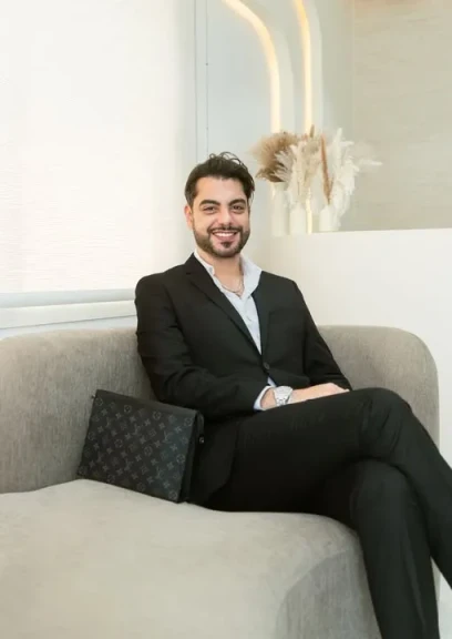 مهما بتعملي مش بيتحسن.. اخصائي يكشف أسرار علاج الشعر وطرق تقنية فعالة
