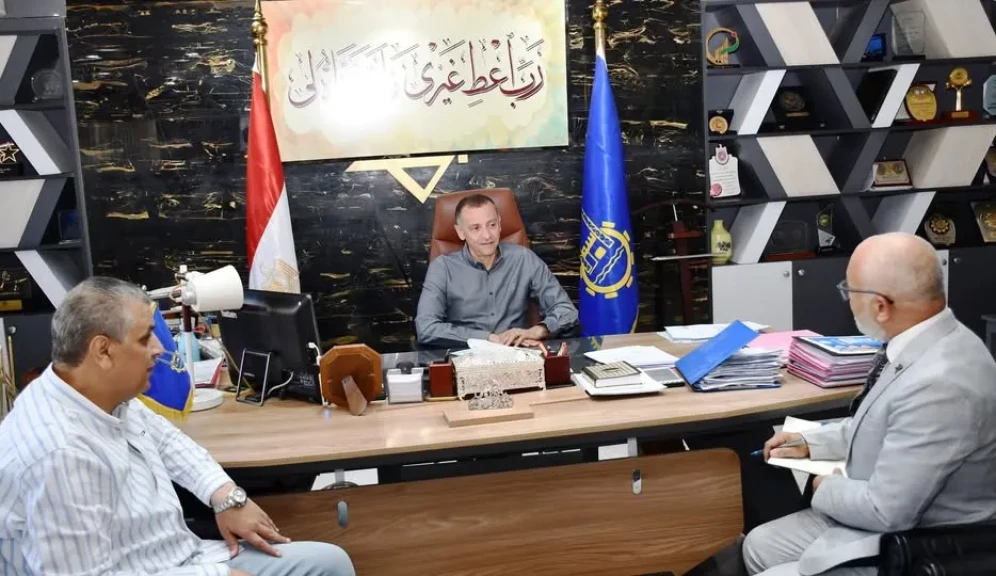 محافظ أسوان يلتقى برئيس شركة مياه الشرب والصرف الصحى الجديد