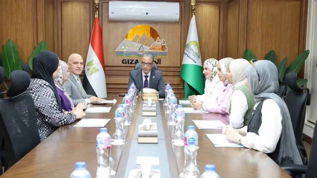 محافظ الجيزة يكرم فريق تمريض مستشفى الحوامدية العام لأمانتهن في الحفاظ على مبلغ مالي ومتعلقات مريض فاقد الوعي