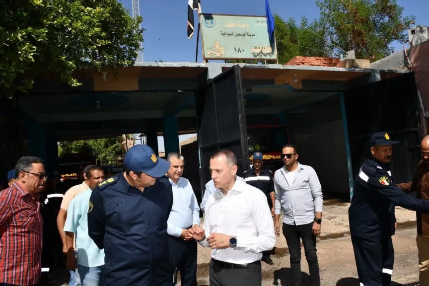 محافظ أسوان يشيد بالدور البطولى لرجال الإطفاء والجهود الأمنية فى تأمين فعاليات تعامد الشمس
