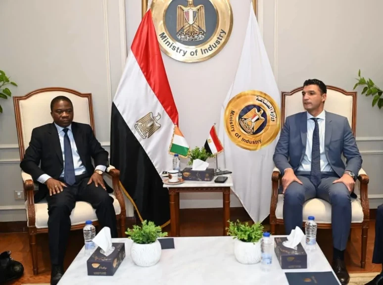 وزير الصناعة يبحث مع سفير كوت ديفوار لدى مصر سبل تعزيز التعاون الصناعي بين البلدين