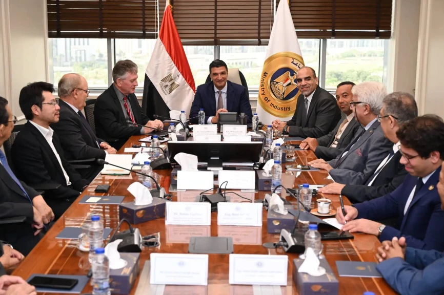 وزير الصناعة يبحث مع الجمعية البرازيلية لصناعة القوالب والعدد الصناعية سبل نقل الخبرات الفنية  إلى المصانع المصرية