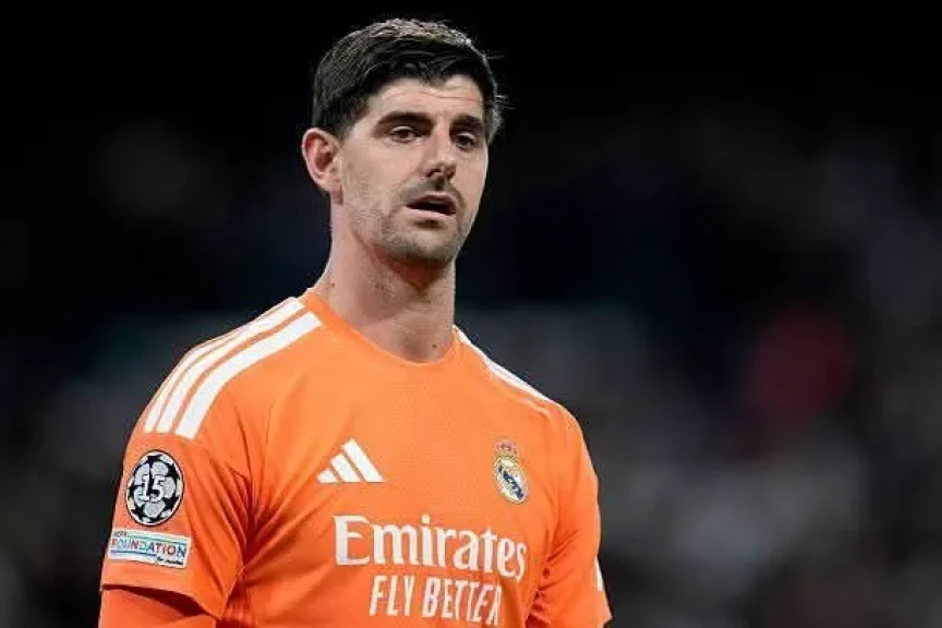 ضربة لريال مدريد قبل الكلاسيكو.. كورتوا خارج القائمة