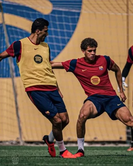 حمزة عبدالكريم يزين قائمة برشلونة لمواجهة ريال مدريد في كلاسيكو الأرض