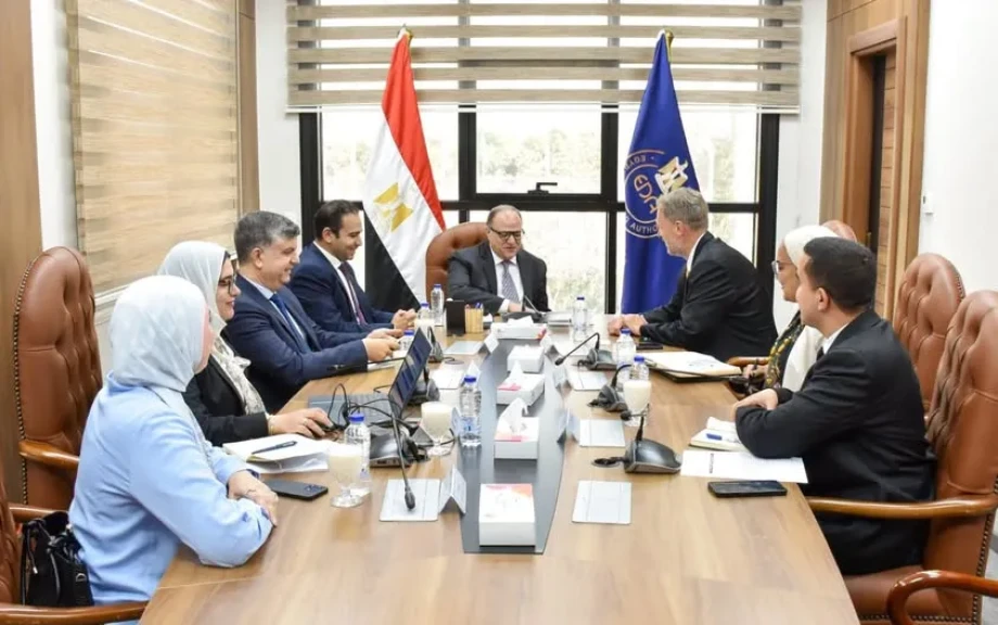 رئيس هيئة الدواء يبحث مع شركة «إيست فارما» تعزيز الاستثمارات وتوطين صناعة المستحضرات الدوائية في مصر
