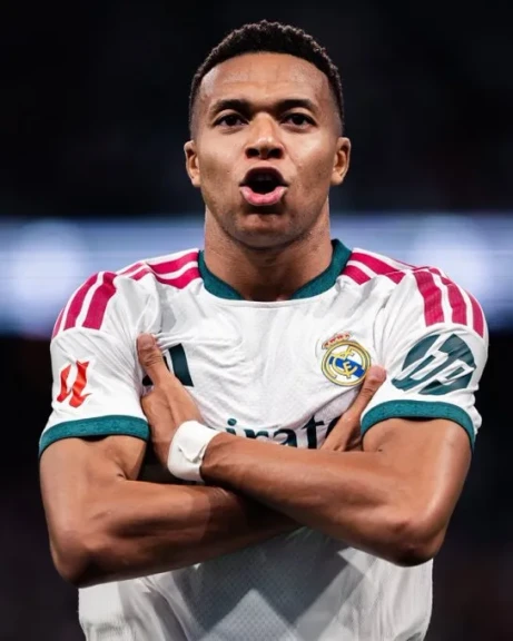 ريال مدريد ينهي الشوط الأول متقدمًا على برشلونة بهدف مبابي في الكلاسيكو