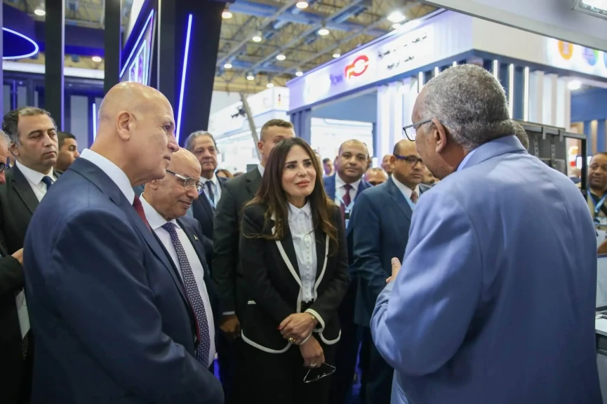 وزيرة الإسكان تتفقد أجنحة الشركات والجهات المشاركة بالمعرض وتطلع على أحدث تكنولوجيات المياه