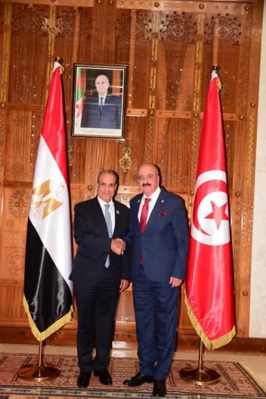 وزير الخارجية يلتقي وزير خارجية تونس علي هامش الاجتماع الوزاري لآلية دول الجوار الثلاثية حول ليبيا