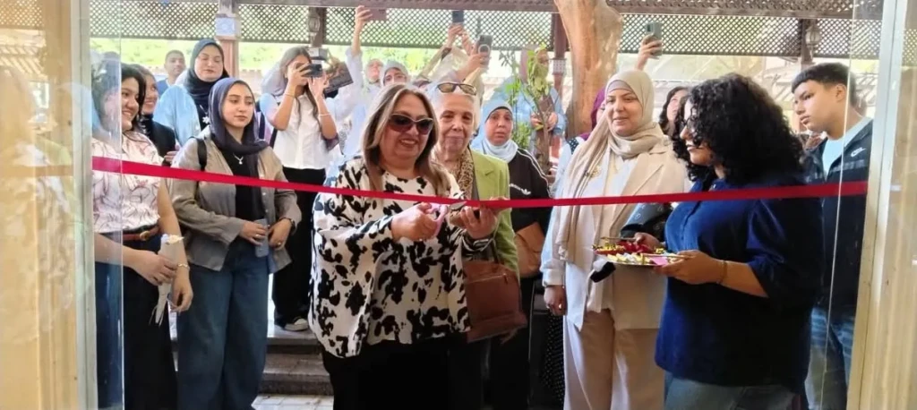 «أنا ومن يسكنني».. إبداع طلاب التربية الفنية بجامعة العاصمة يحوّل المشاعر الإنسانية إلى لوحات تحكي ما وراء الوجوه