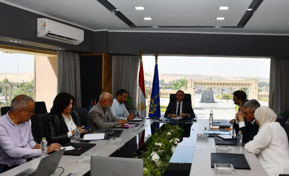 محافظ أسوان يترأس الإجتماع السادس للجنة التوجيهية لبرنامج إدارة مياه الشرب (PWMP)