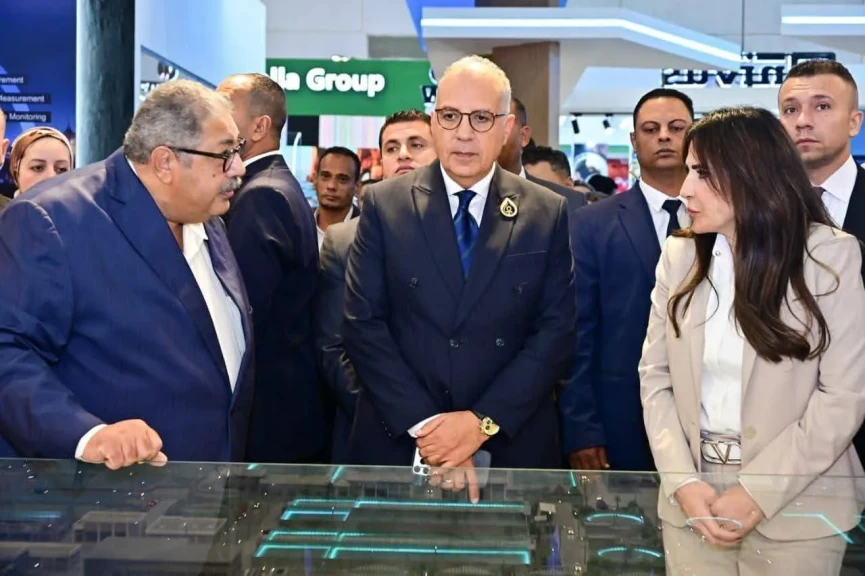 وزيرا الإسكان والري يتفقدان أجنحة الشركات المشاركة ويطلعان على أحدث تكنولوجيات المياه والصرف الصحي