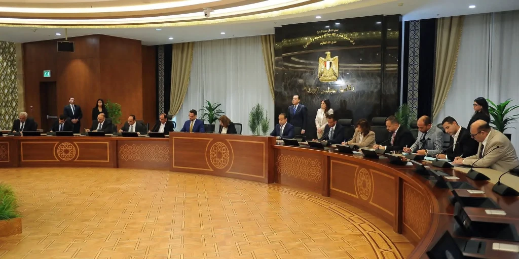 رئيس الوزراء يشهد توقيع حزمة من اتفاقيات الشراكة بين الدولة والقطاع الخاص لتوفير وحدات سكنية لمنخفضي الدخل