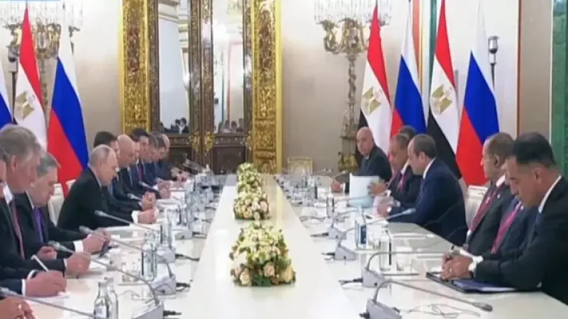 الرئيس السيسي يعقد جلسة مباحثات موسعة مع نظيره الروسي فلاديمير بوتين