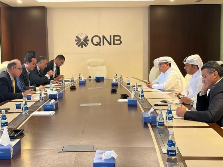 وزير الاستثمار يبحث مع الرئيس التنفيذي لمجموعة QNB تعزيز الترويج للطروحات الحكومية المصرية وجذب الاستثمارات