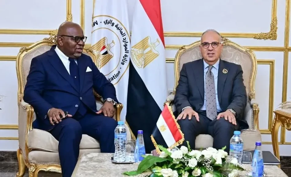 وزير الري يلتقي وزير الطاقة والهيدروليكا بجمهورية الكونغو لبحث تعزيز التعاون في مجال الموارد المائية