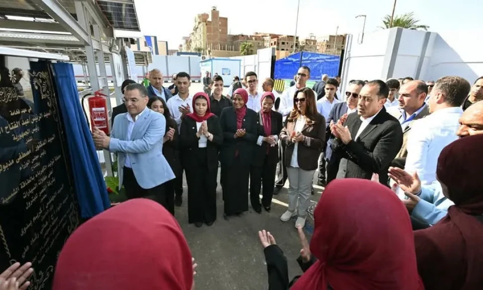 رئيس الوزراء يفتتح مشروع محطة الطاقة الشمسية بشركة النصر للبترول بالسويس بقدرة 1.2 ميجاوات