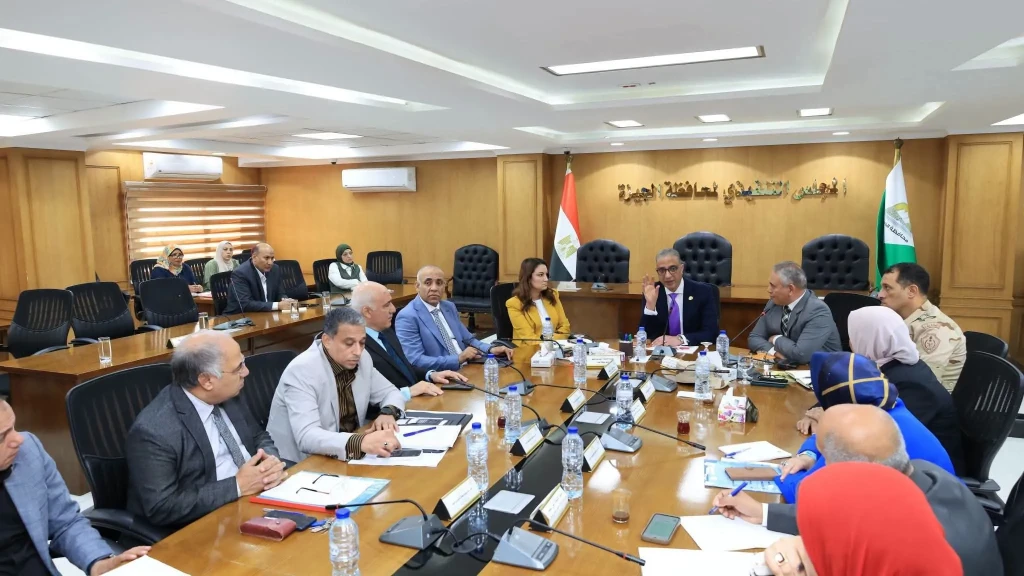 محافظ الجيزة يترأس الاجتماع الدوري للمجلس الإقليمي للسكان لمتابعة المؤشرات السكانيه