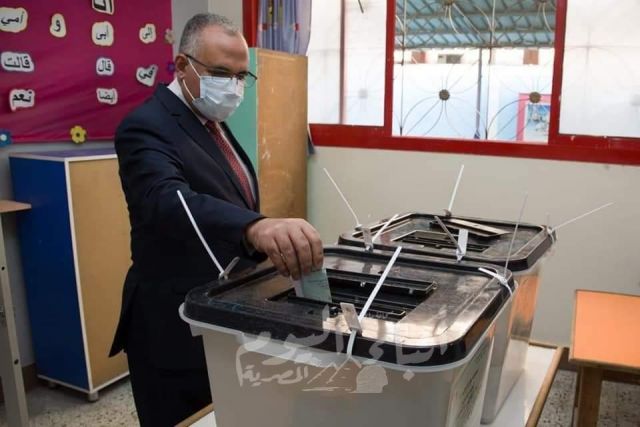 عبد العاطي يدلي بصوته في انتخابات مجلس النواب ٢٠٢٠