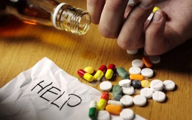 طبيب يكشف سبب إدراج بعض الأدوية ضمن جدول المخدرات