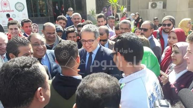 وزير الآثار يقوم بإلقاء ندوة عن الآثار المصرية في جامعة حلوان